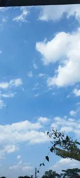 Blue sky and white cloud in the morning, nature cloudscape background Foto stock