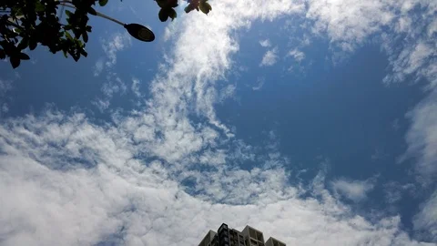 Blue sky and white clouds Vídeos de archivo 109390355