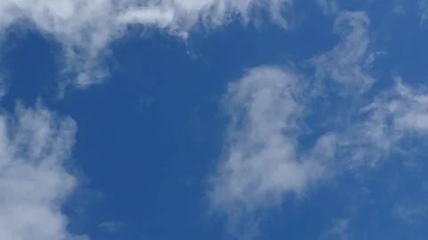 Blue sky and white clouds Vídeo Stock 132981847