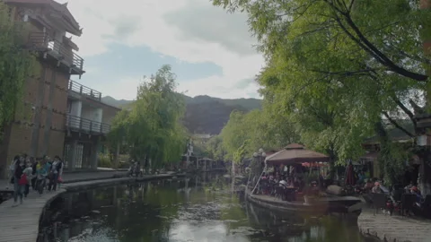 Blue sky and white clouds in the ancient city of Lijiang Shuhe Stock-Footage 148518207