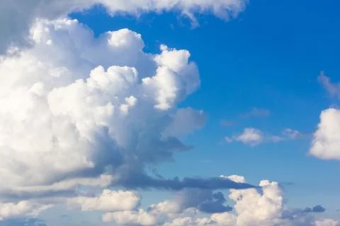 Blue sky background with clouds. Clouds on a clear day Foto stock
