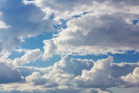 Blue sky background with clouds. Clouds on a clear day Foto stock