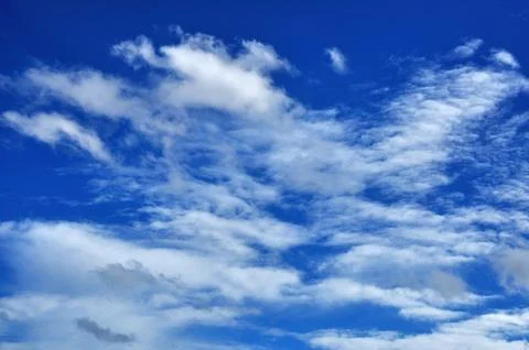 Blue sky background with tiny clouds Foto stock