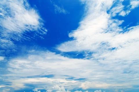 Blue sky background with tiny clouds Foto stock