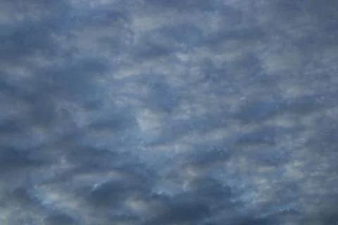 Blue sky background with tiny clouds Foto stock