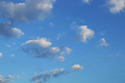 Blue sky background with tiny clouds Foto stock