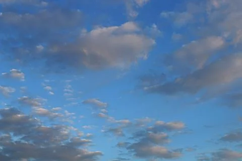 Blue sky background with tiny clouds Foto stock