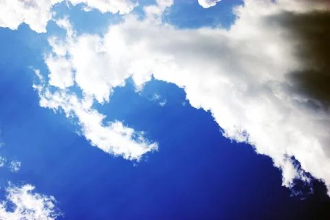 Blue sky background with tiny clouds Foto stock