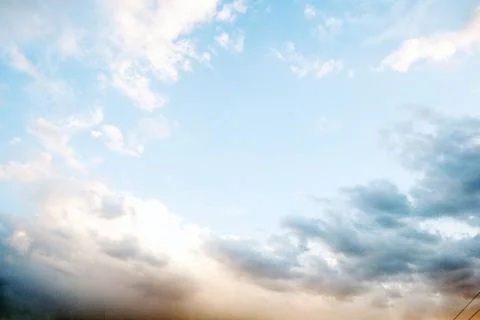 Blue sky background with tiny clouds Foto stock