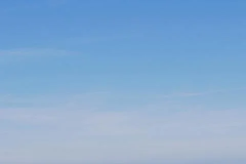 Blue sky background with tiny clouds Foto stock