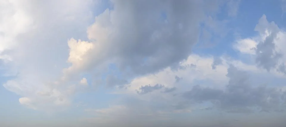 Blue sky background with tiny clouds panorama Foto stock