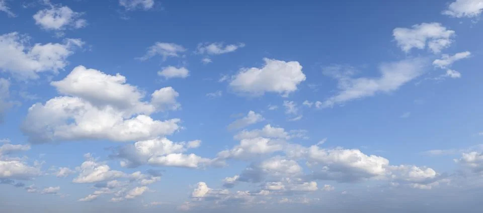 Blue sky background with tiny clouds panorama Foto stock