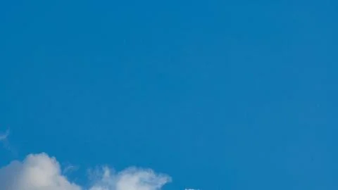 Blue sky background with tiny clouds and space for text. Foto stock