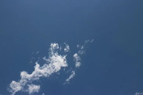 Blue sky background with tiny clouds	 Foto stock