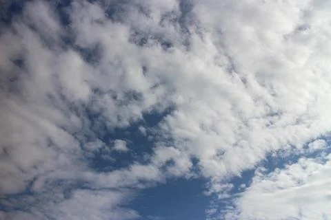 Blue sky background with tiny clouds Foto stock
