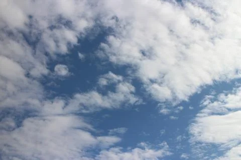 Blue sky background with tiny clouds Foto stock