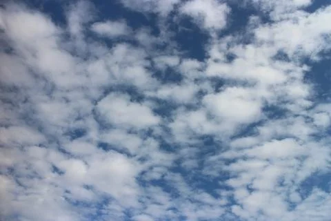 Blue sky background with tiny clouds Foto stock