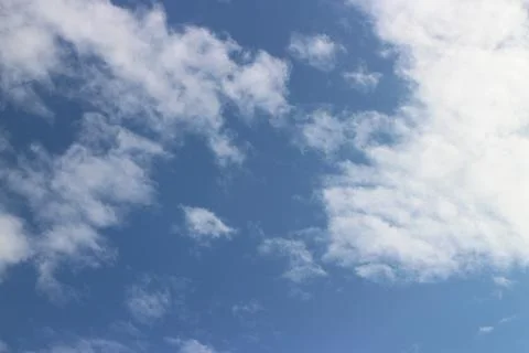 Blue sky background with tiny clouds Foto stock