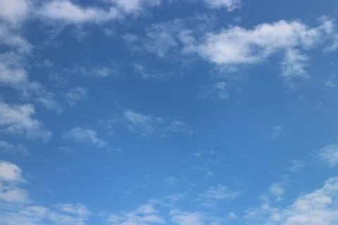 Blue sky background with tiny clouds	 Foto stock