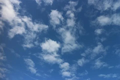 Blue sky background with tiny clouds Foto stock