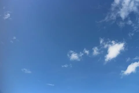 Blue sky background with tiny clouds Foto stock