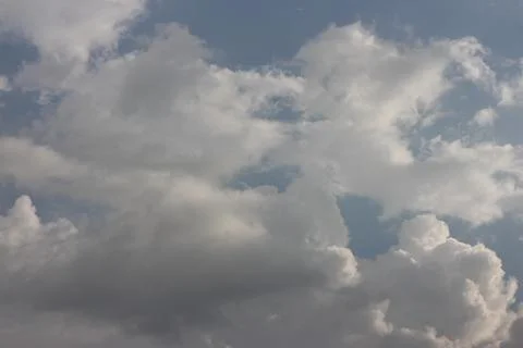 Blue sky background with tiny clouds Foto stock