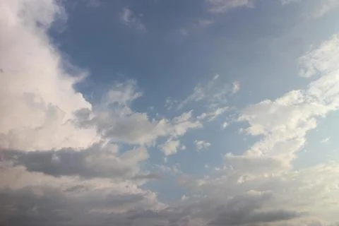 Blue sky background with tiny clouds Foto stock