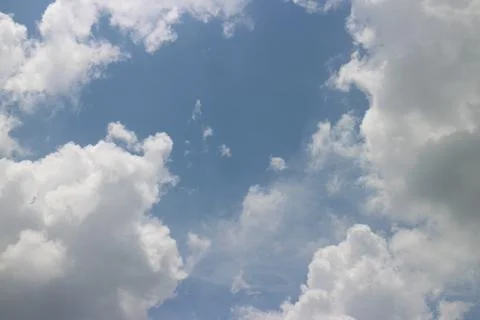 Blue sky background with tiny clouds Foto stock