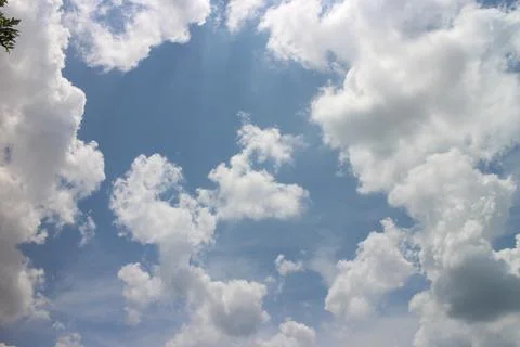 Blue sky background with tiny clouds Foto stock