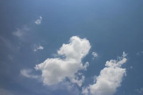 Blue sky background with tiny clouds Foto stock