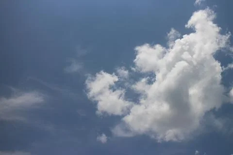 Blue sky background with tiny clouds Foto stock