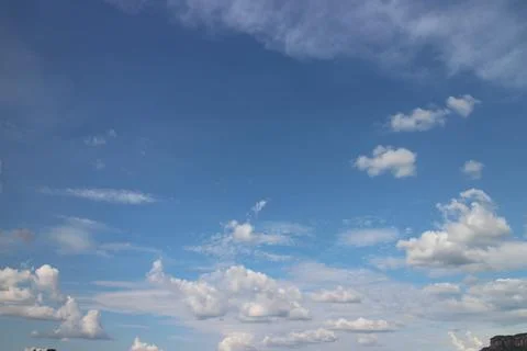 Blue sky background with tiny clouds Foto stock