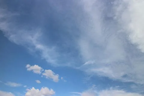 Blue sky background with tiny clouds Foto stock