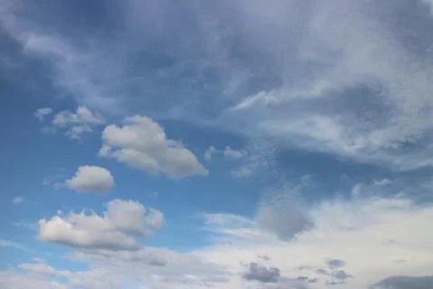 Blue sky background with tiny clouds Foto stock