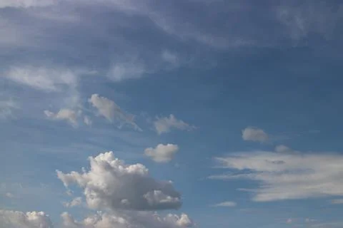 Blue sky background with tiny clouds Foto stock