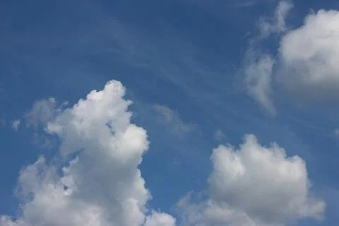 Blue sky background with tiny clouds Foto stock