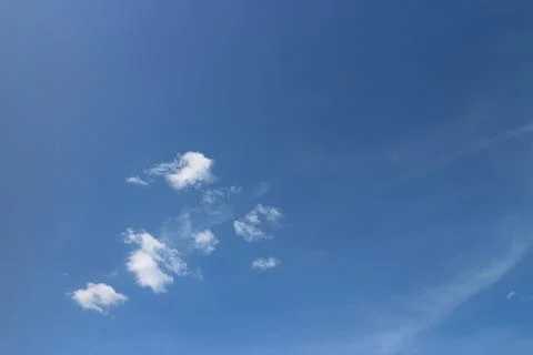 Blue sky background with tiny clouds Foto stock