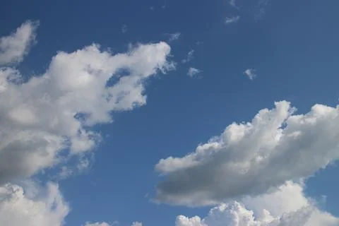 Blue sky background with tiny clouds Foto stock