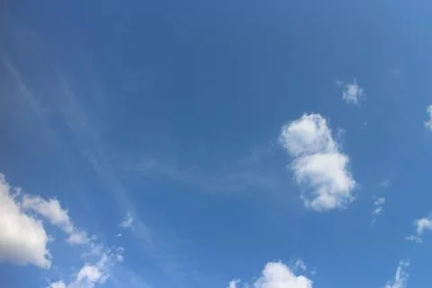 Blue sky background with tiny clouds Foto stock