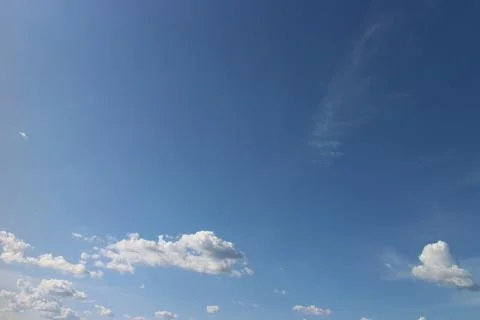 Blue sky background with tiny clouds Foto stock
