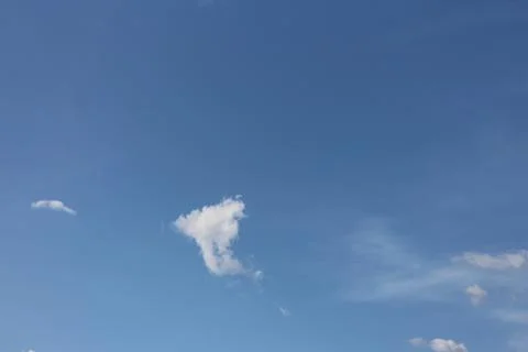 Blue sky background with tiny clouds Foto stock