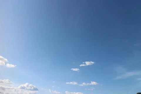 Blue sky background with tiny clouds Foto stock