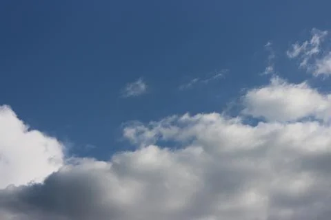 Blue sky background with tiny clouds Foto stock