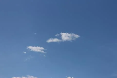 Blue sky background with tiny clouds Foto stock