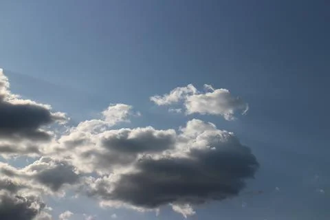 Blue sky background with tiny clouds Foto stock