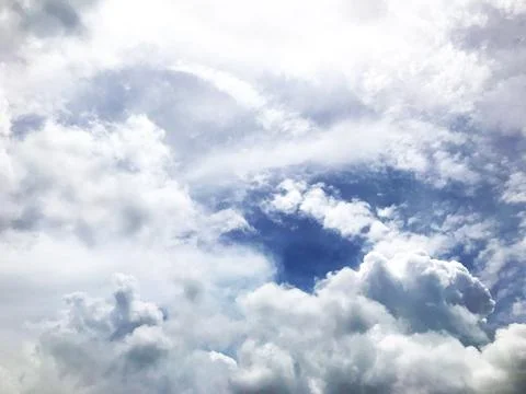Blue Sky Background Wallpaper with Clouds Foto stock