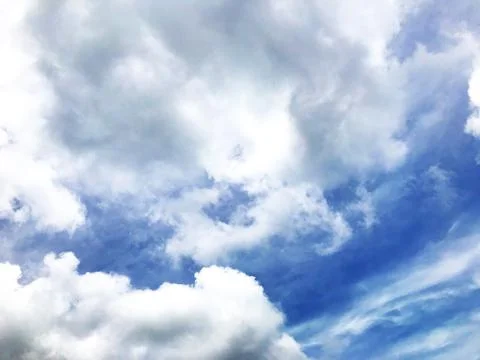 Blue Sky Background Wallpaper with Clouds Foto stock