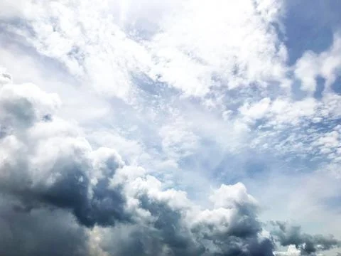 Blue Sky Background Wallpaper with Clouds Foto stock