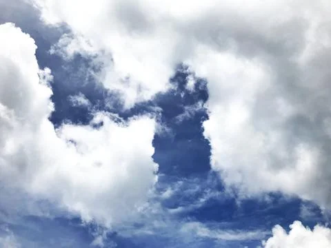 Blue Sky Background Wallpaper with Clouds Foto stock