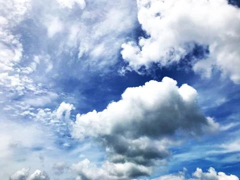 Blue Sky Background Wallpaper with Clouds Foto stock